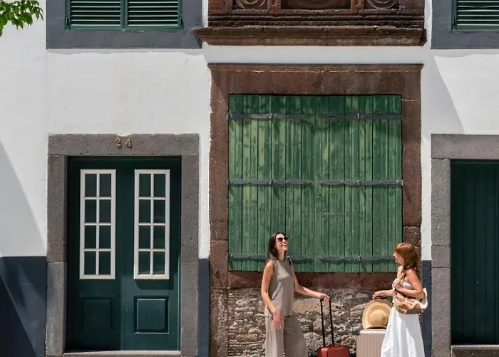 Savoy Insular V By An Island *