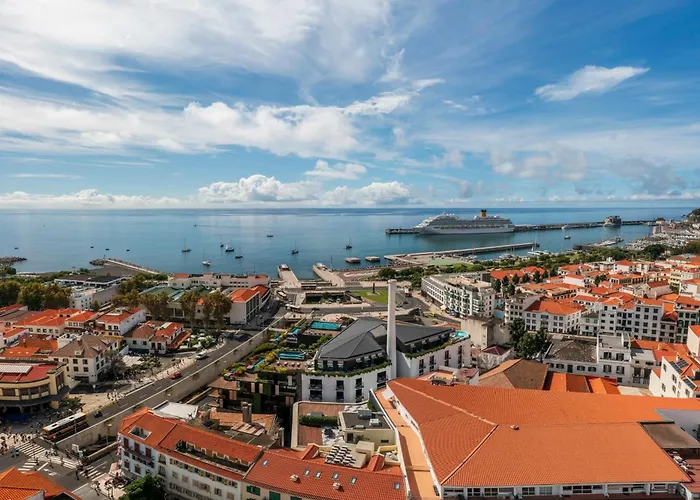 Savoy Insular V By An Island *