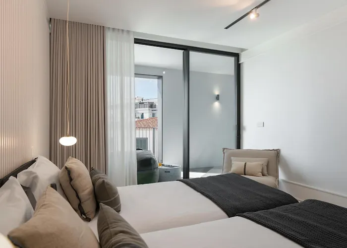 Savoy Insular V By An Island *