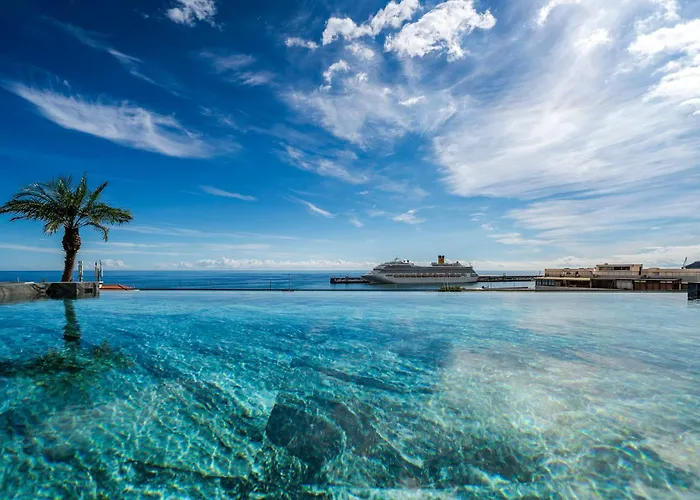 Savoy Insular V By An Island